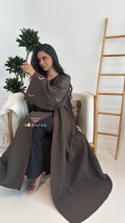 عباية بنية بتطريز يدوي 