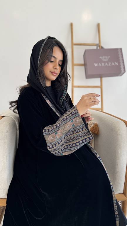 عباية مخمل شتوية بأكمام كشميري