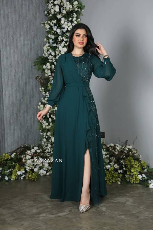 فستان سهرة طويل ناعم بتطريز