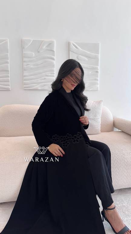 عباية مخمل بتطريز 