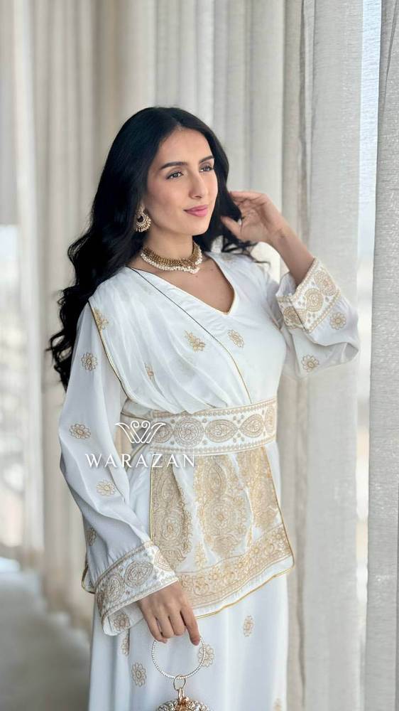 جلابية ساترة بتطريز ذهبي 