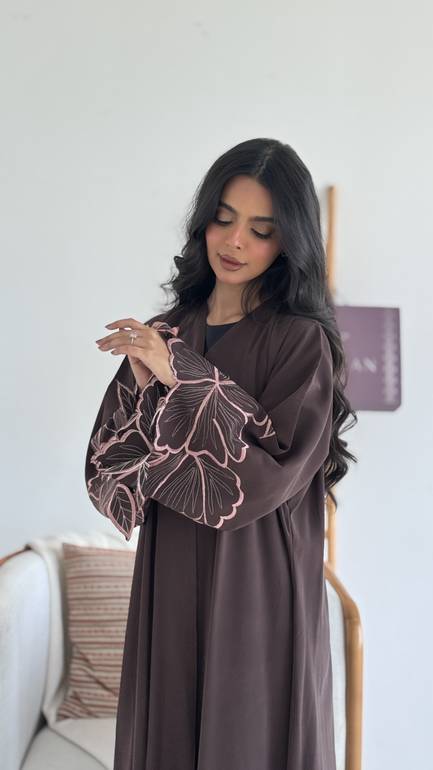 عباية بقصة من الاكمام 