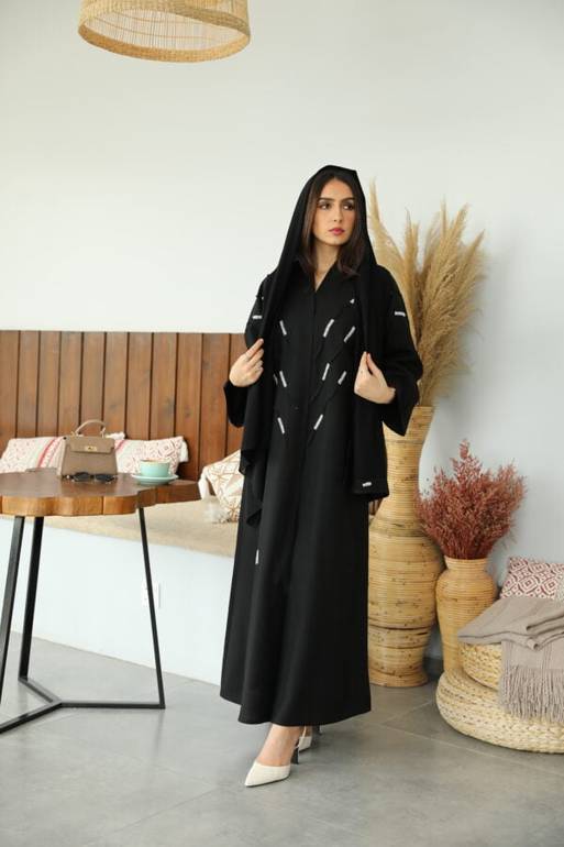 عباية كريب بتطريز أنيق