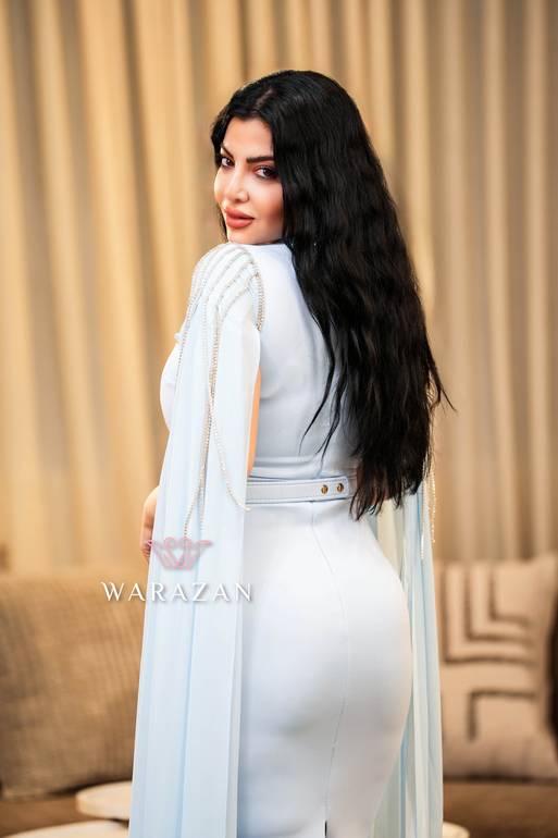 فستان ملكي بستايل من الصدر