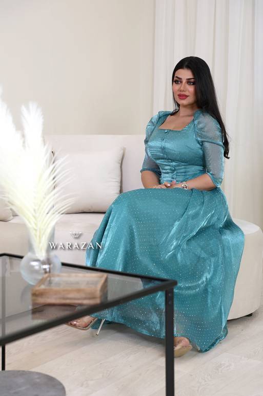 فستان أنيق بألوان الهبة