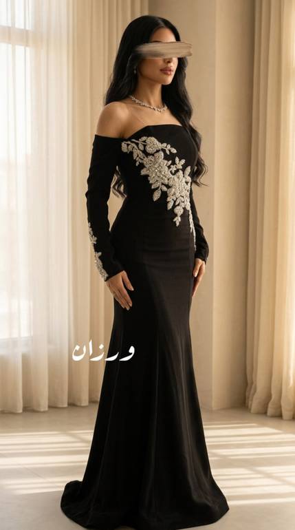 فستان سهرة أسود أوف شولدر بتطريز كريستال فضي 