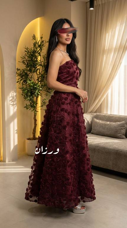 فستان سهرة نبيتي بتطريز ورد ثلاثي الأبعاد