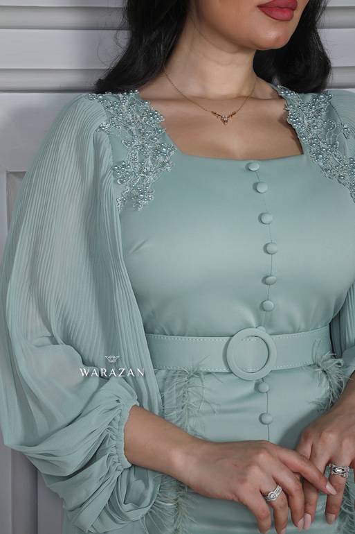 فستان سهرة أنيق ماسك ب ريش و أزرار من الامام وتطريز للمناسبات