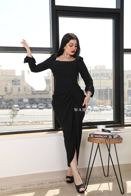 فستان سهرة ناعم ماسك جميل بقصة من الخصر