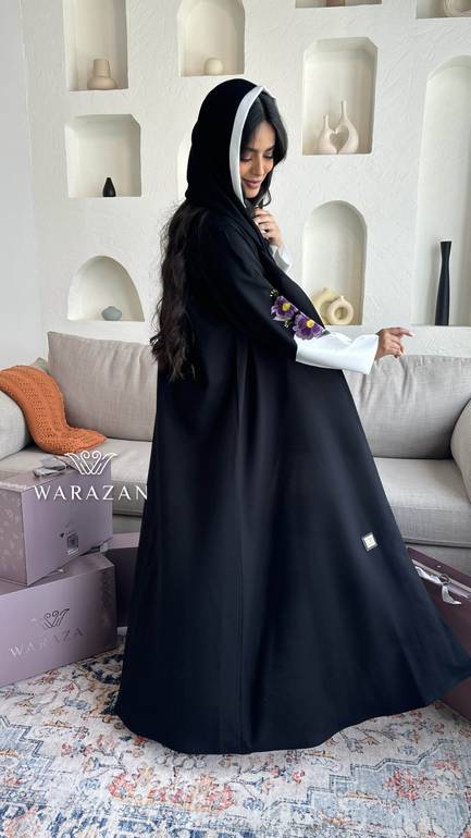 عباية بتصميم زهر من الاكمام 