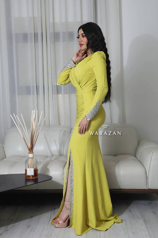 فستان سهرة ناعم ماسك بقصة من الكم 