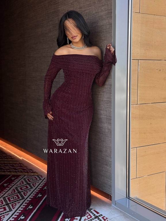 فستان سهره باكمام طويله وبلمعه 