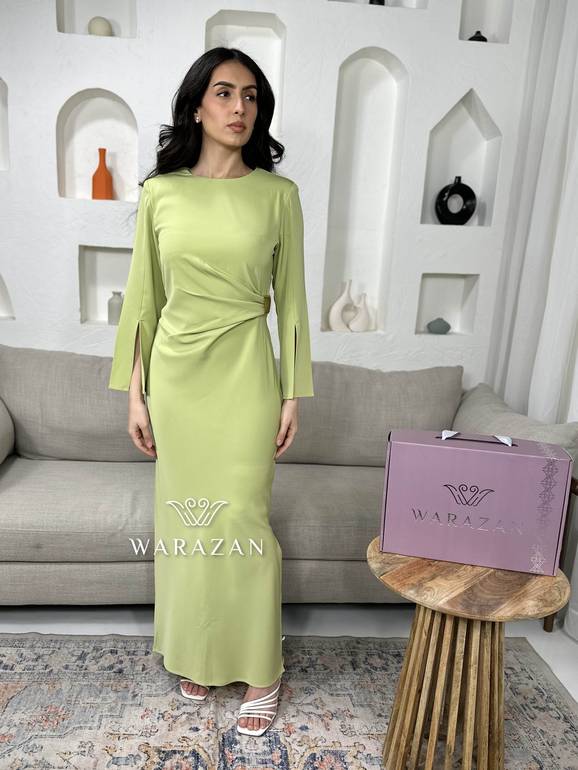 فستان سهرة ناعم بمسكه من الخصر
