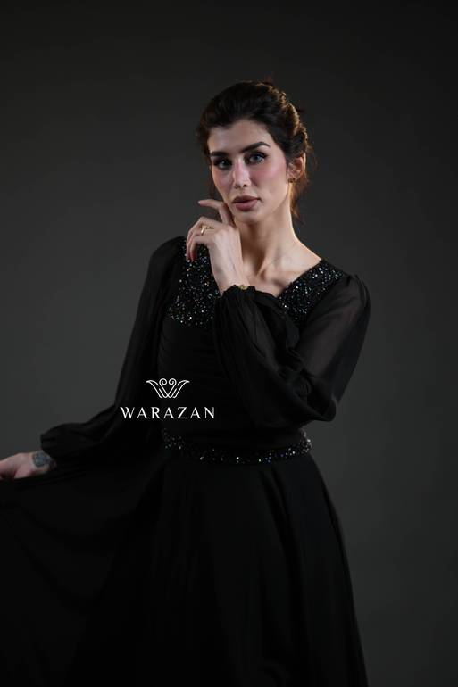 فستان سهرة طويل مع تطريز 