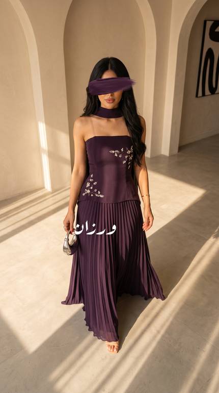 فستان سهرة أنيق بتصميم انسيابي فاخر