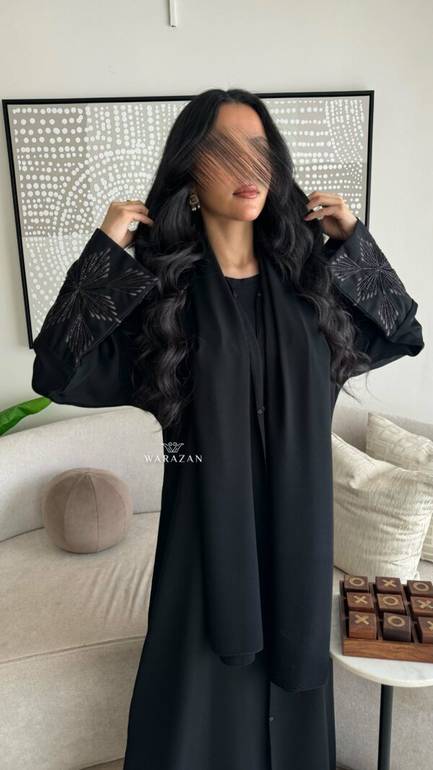 عباية سوداء مشجرة من الكم