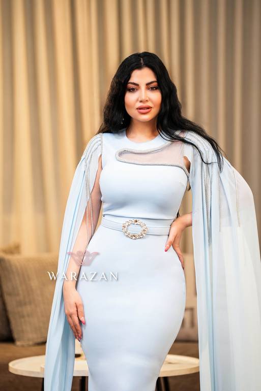 فستان ملكي بستايل من الصدر