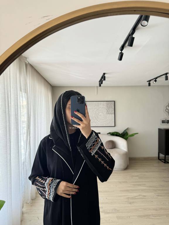 عباية  للعيد عملية مع أكمام بتطريز منقوش