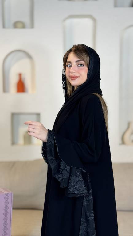 عباية انيقه بتدخيلة دانتيل مشجر للمناسبات