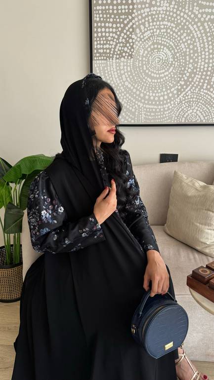 عباية ب أكمام مشجرة بألوان العيد 