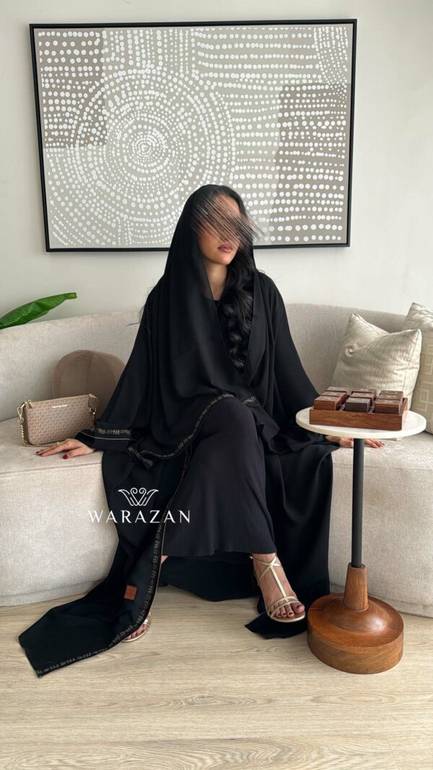 عباية سوداء عملية