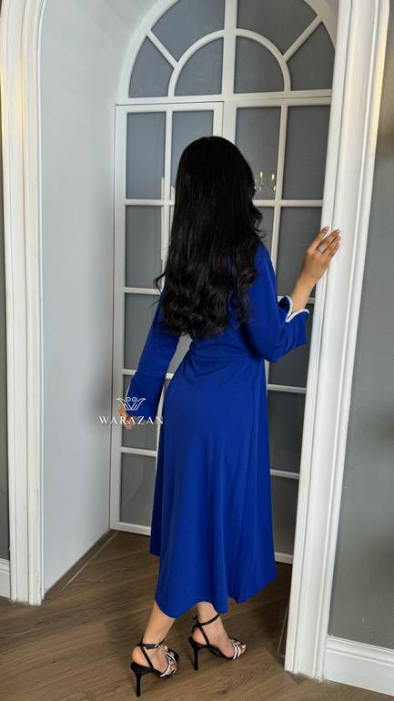 فستان سهرة ناعم ميدي مع سترس فضي 