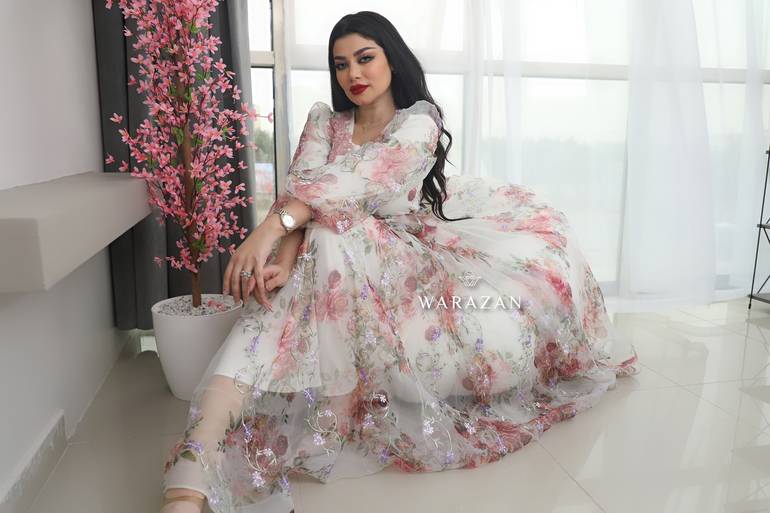 فستان سهرة طويل ومشجر راقي مع حزامين