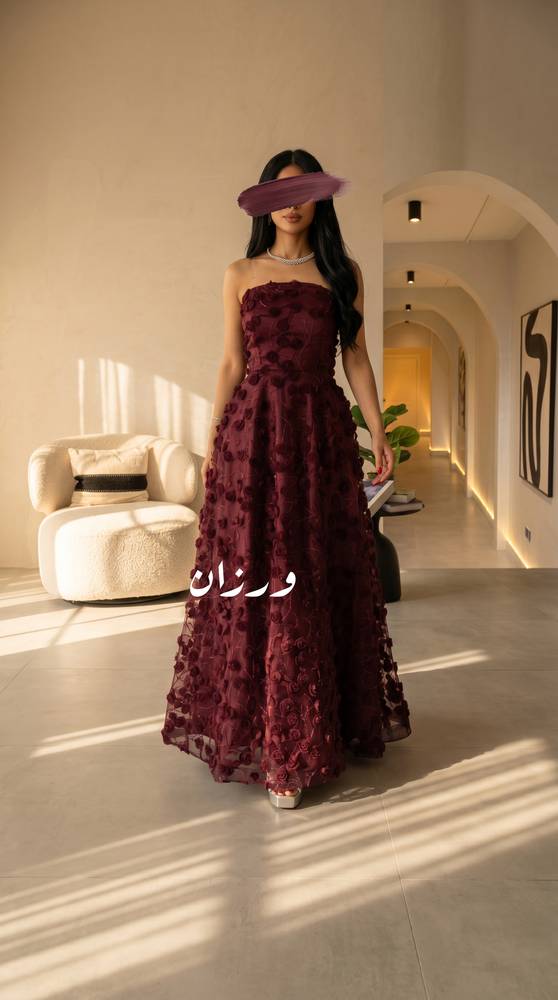 فستان سهرة نبيتي بتطريز ورد ثلاثي الأبعاد