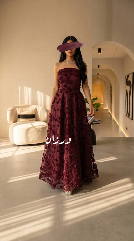 فستان سهرة نبيتي بتطريز ورد ثلاثي الأبعاد