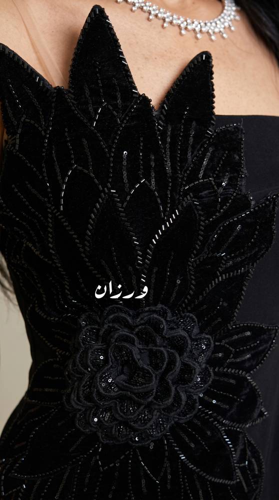 فستان سهرة أسود كورسيه بتفاصيل فاخرة
