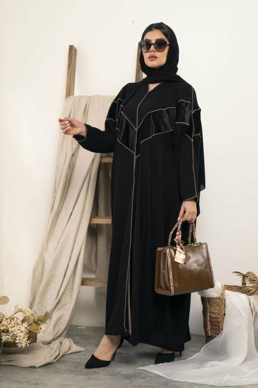 عباية أنيقة بستايل V وتدخيلة مخمل