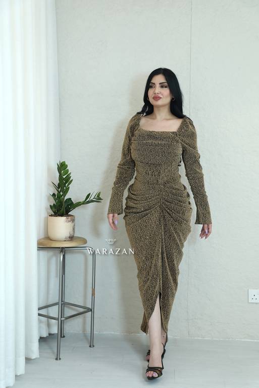 فستان سهرة ناعم بقصة من الخصر وبأكمام طويلة