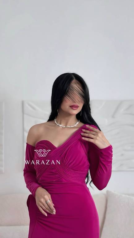 فستان سهرة بقصة من الصدر 