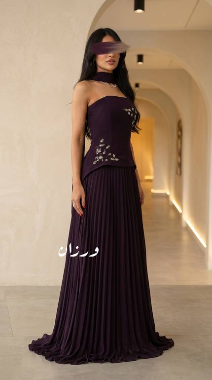 فستان سهرة أنيق بتصميم انسيابي فاخر