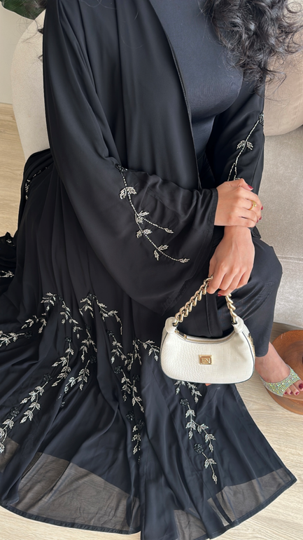 عباية الفخامة مطرزة شك