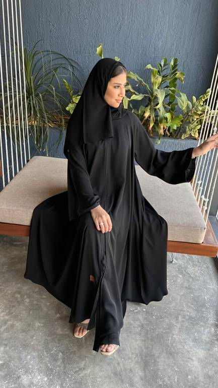 عباية رسمية سوداء بقماش نيو كريب