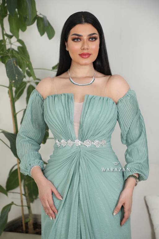 فستان سهرة بكسرات لمعة و كرستال من الخصر