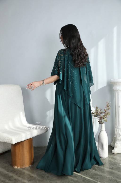 فستان سهرة ناعم بتطريز