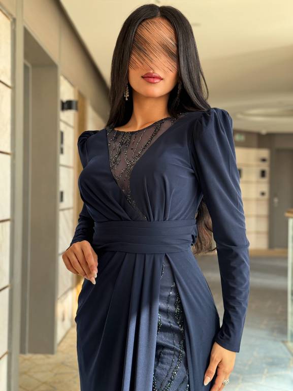 فستان سهرة راقي بأكمام طويلة 