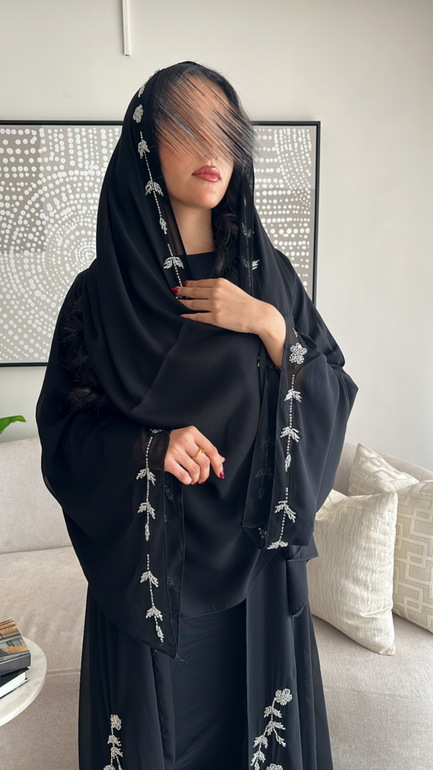 عباية إليجينت مطرزة