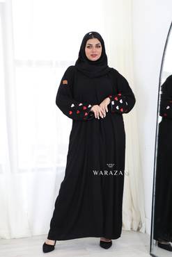 عباية كريب ملكي بتطريز قلوب أحمر  وأبيض