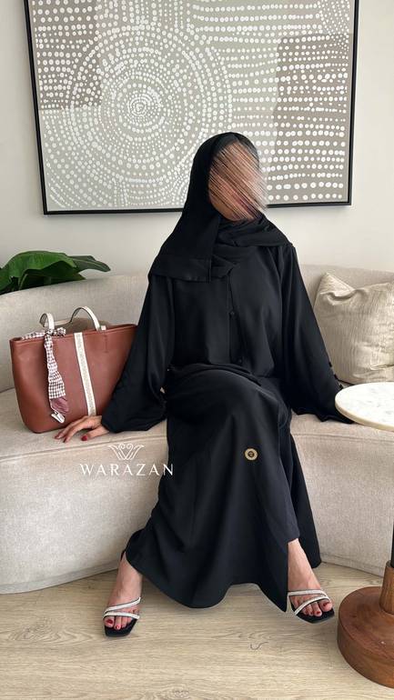 عباية عملية بقماش نيو سوفت وأكمام كلوش للعيد