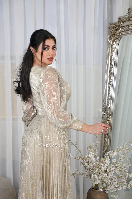 فستان سهرة ملكي بتفاصيل خاصه 