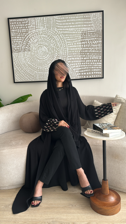 عباية سوداء للعيد بكم مشجر عملية ورسمية لأيام الدوام