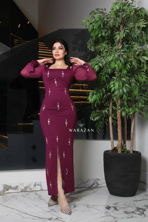 فستان سهرة ناعم مع اكمام بيليسيه 
