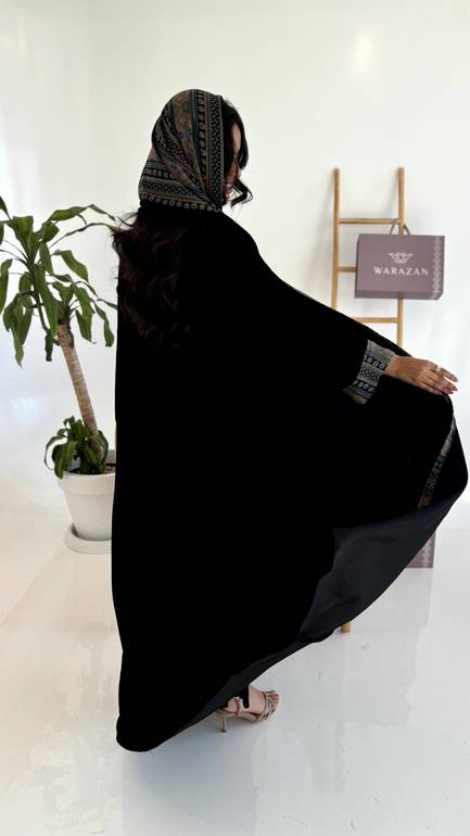 عباية مخمل واكمام كشميري