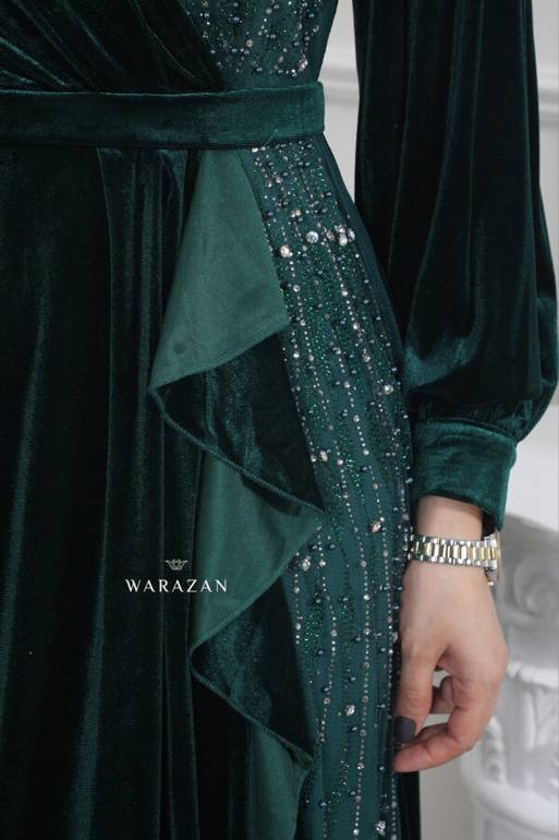 فستان سهرة شتوي مخمل راقي بتطريز
