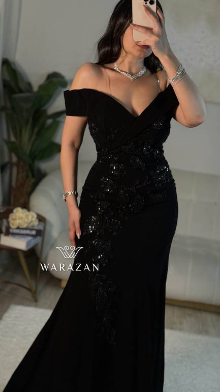فستان سهرة بقصة صدر و كرستال اسود