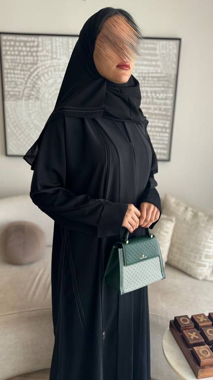 عباية رسمية بقصة عند الاكمام 