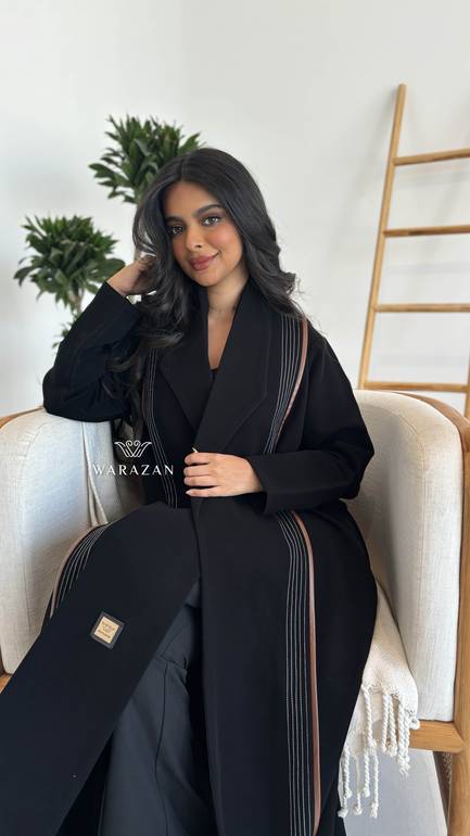 عباية انيقة بستايل خطين 